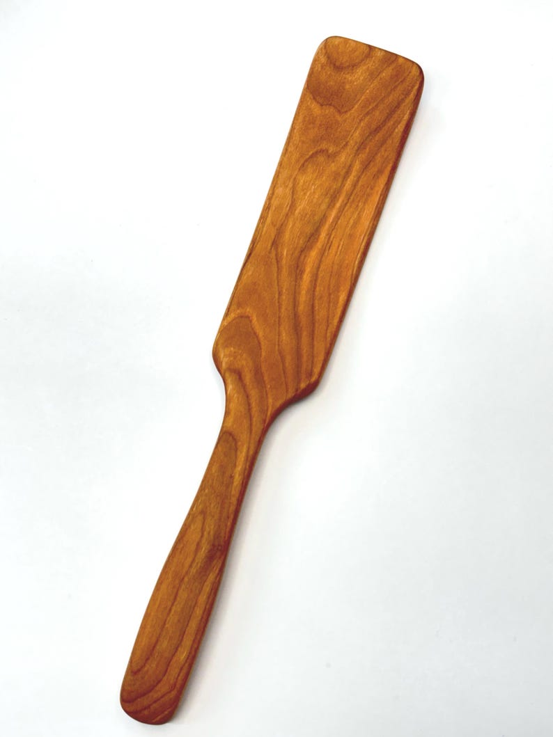 Puede incluir: Un juego de tres tazas de cer&aacute;mica con un acabado mate moteado. Las tazas son de color crema, gris claro y gris oscuro. Cada taza tiene un dise&ntilde;o simple y minimalista.