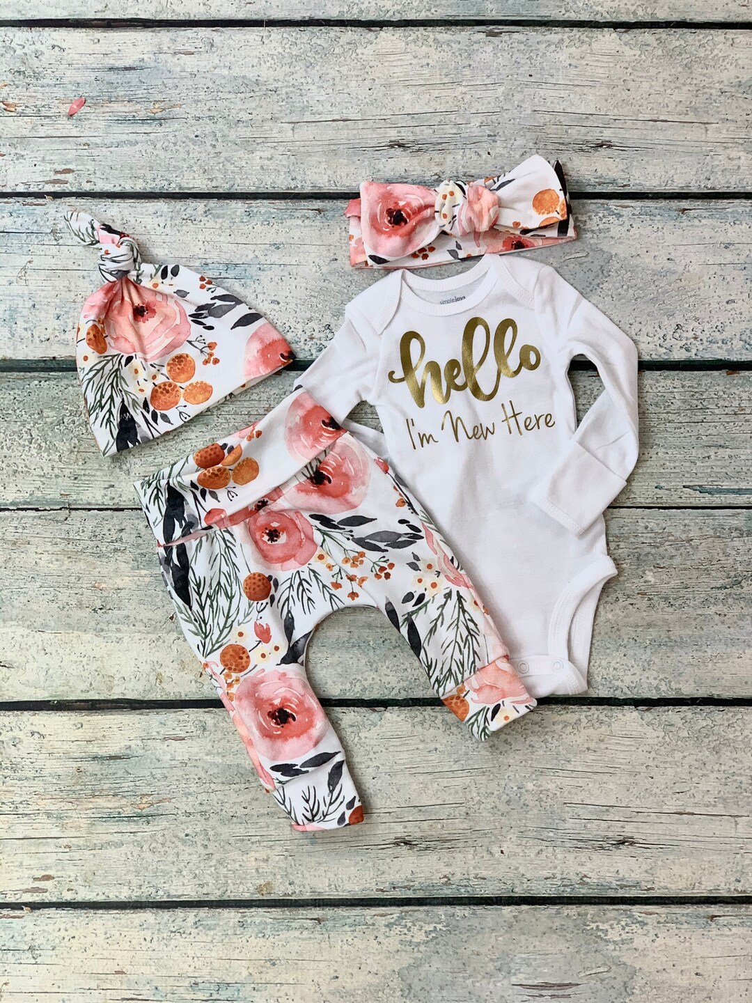 Newborn Girl Coming Home Outfit/ Hello I'm New Here Floral - Etsy