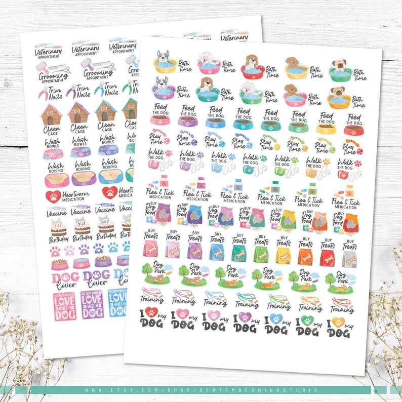 K&ouml;nnte beinhalten: Ein Set bunter Hunde-Sticker f&uuml;r einen Planer oder ein Tagebuch. Die Sticker zeigen verschiedene Hunde-Aktivit&auml;ten wie Pflege, Tierarzttermine, Badezeit, F&uuml;tterung, Spielen, Spazierengehen und Training. Es gibt auch Sticker f&uuml;r Floh- und Zeckenmittel, Leckerlis und Geburtstagsfeiern.