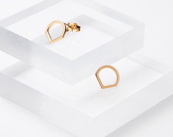 OLIVIA - Solid 14k gold dainty stud earrings