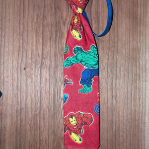 Cravate ajustable Super héros pour tout-petits