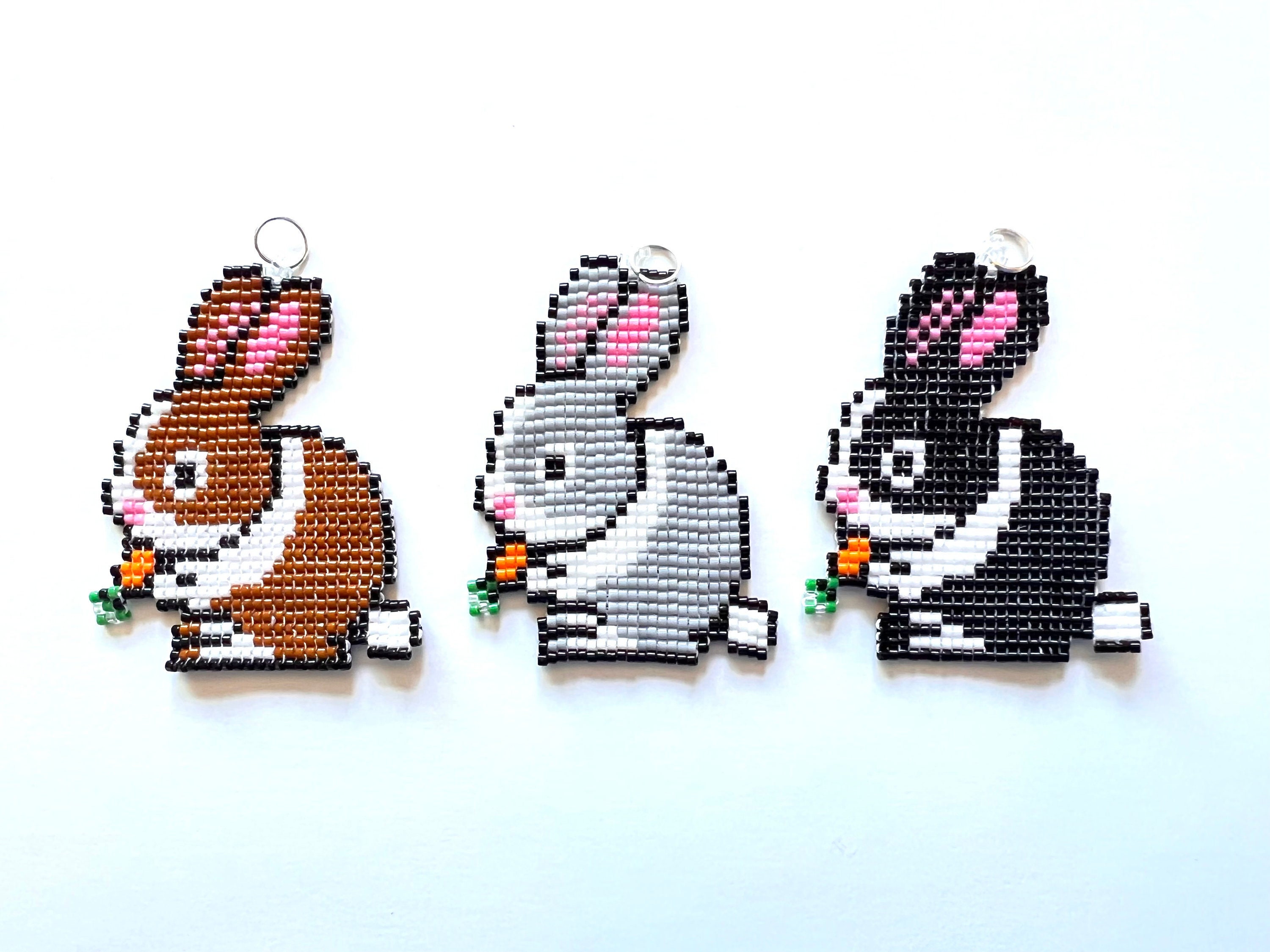 VVV☆MINI RABBIT STAR MIX BEADS NECKLACE Glass Bead Bunny Necklace, Pixel, Handmade, Beaded, Animal