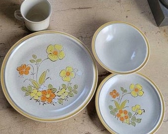 Hearthside Stoneware Garden Festival Dinnerware; Sunshinne Flowers; 1970's