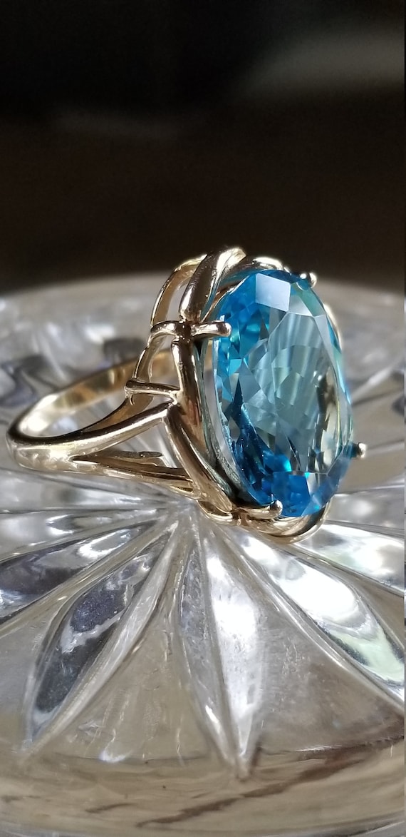 14kt Gold Blue Topaz Contemporary Ring; Large Oval