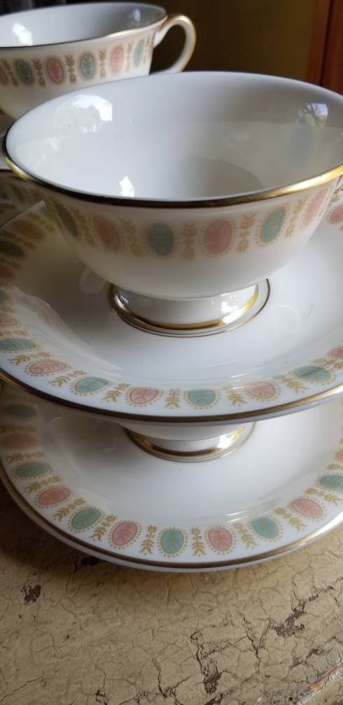 Castleton China “Lavalliere” Pattern; Tea Cup set of 9