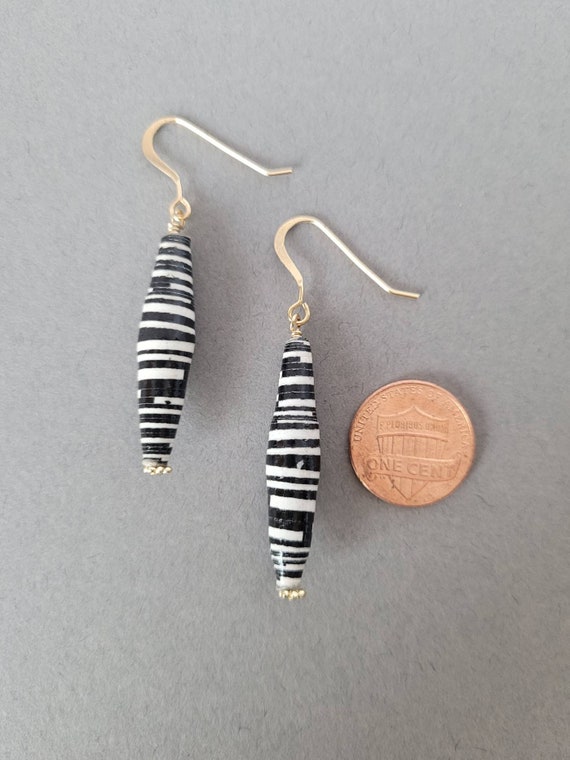 Vintage Earrings Black and White Paper Bead Style… - image 4