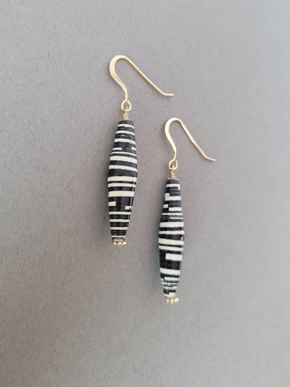Vintage Earrings Black and White Paper Bead Style… - image 3