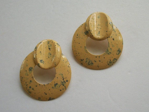 Huge Vintage Post Earrings Cream and Grey Pierced… - image 1