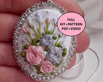 Kit de broderie complet Pendentif vierge Ensemble de bijoux floraux Kit de fleurs florales Collier pendentif Base du pendentif Kit créatif