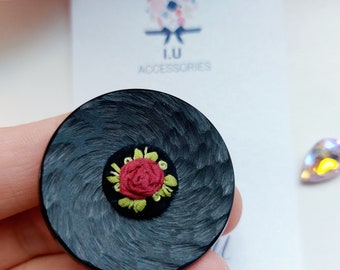 Rose, bouton design, bouton fait main, bouton studio, bouton unique, bouton tissu, bouton couture, bouton perlé, gros bouton
