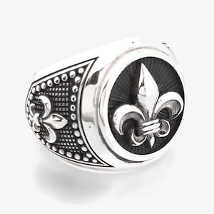 Anillo de flor de lis, anillo de plata esterlina, anillo de plata griega, anillo de plata maciza, anillo medieval, regalo de papá, anillo de caballero, anillo Meadleage.