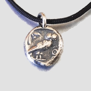 Eulen-Silbermünze, Museum Sterlingsilberkopie, Athena-Münze, zweigesichtiger Eulenanhänger, antike griechische Münze, griechischer Schmuck, Muttergeschenk, Eulengeschenk.