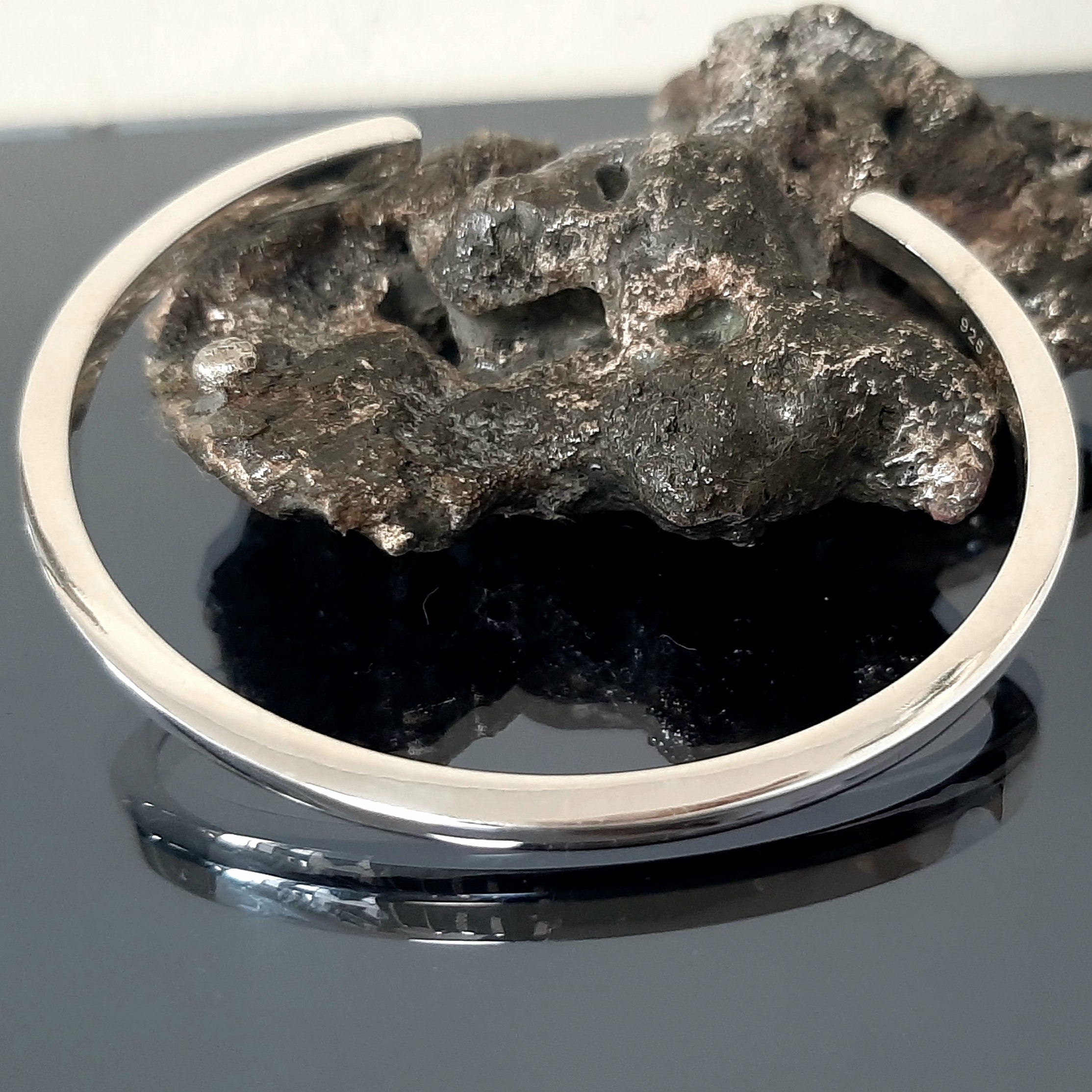 幾何学模様のスターリングシルバーのカフバングル：ミニマリストメンズ