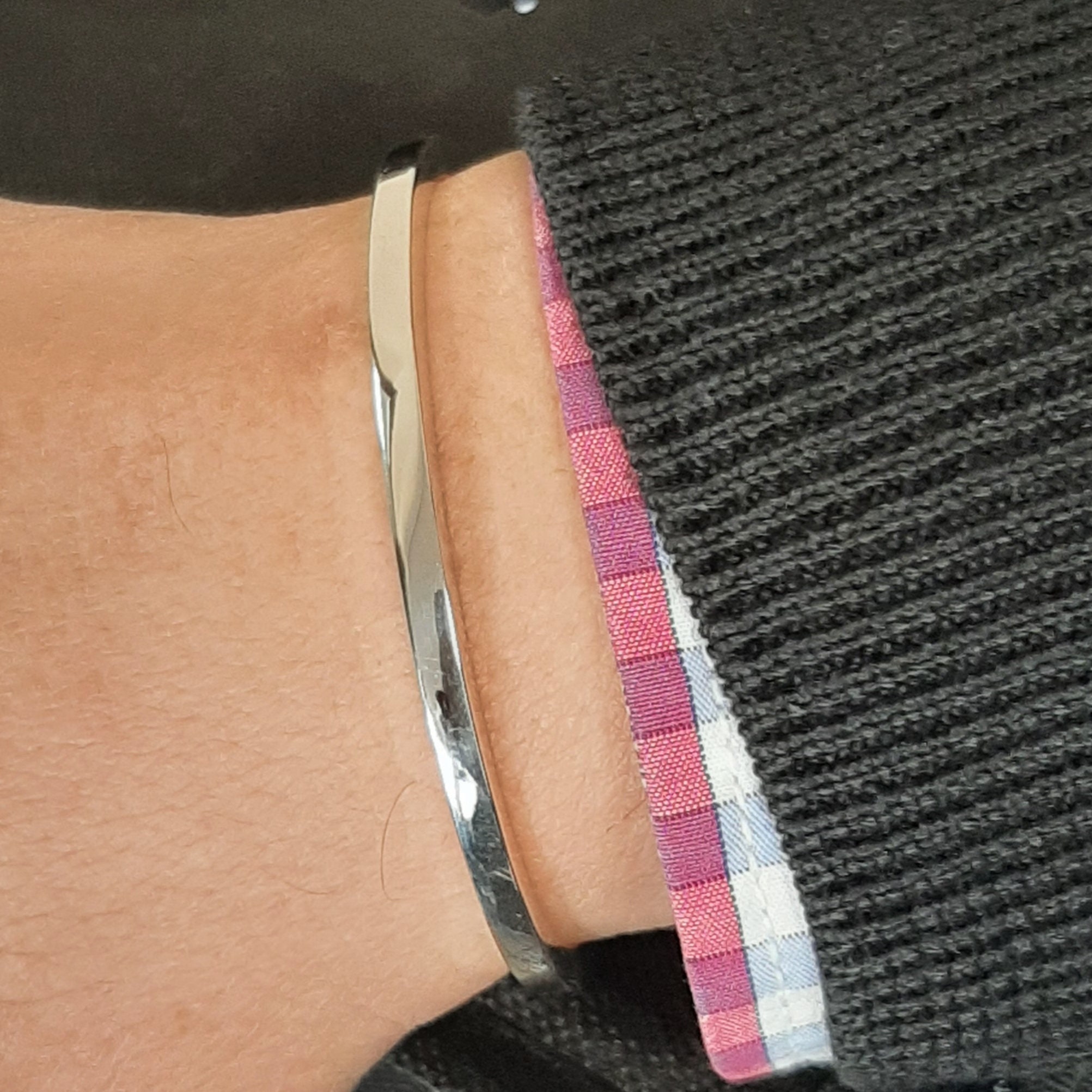 幾何学模様のスターリングシルバーのカフバングル：ミニマリストメンズ