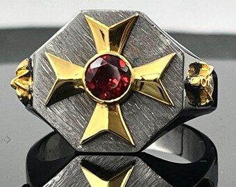 Anillo de sello masónico de plata esterlina: Cruz de oro masónica, granate y diamante.