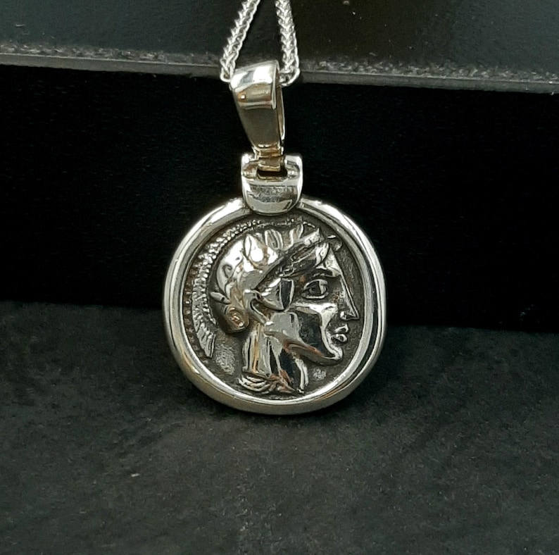 Athinas hand side, in silver chain with the 925 Sterling silver stamp.