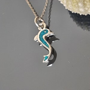 Pendentif dauphin bleu opale : collier animal marin en argent sterling