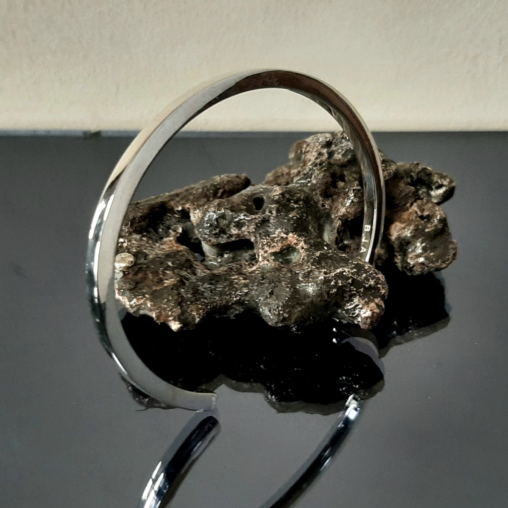 シルバー 幾何学模様 カフブレスレット 幾何学模様のスターリングシルバーのカフバングル：ミニマリストメンズ