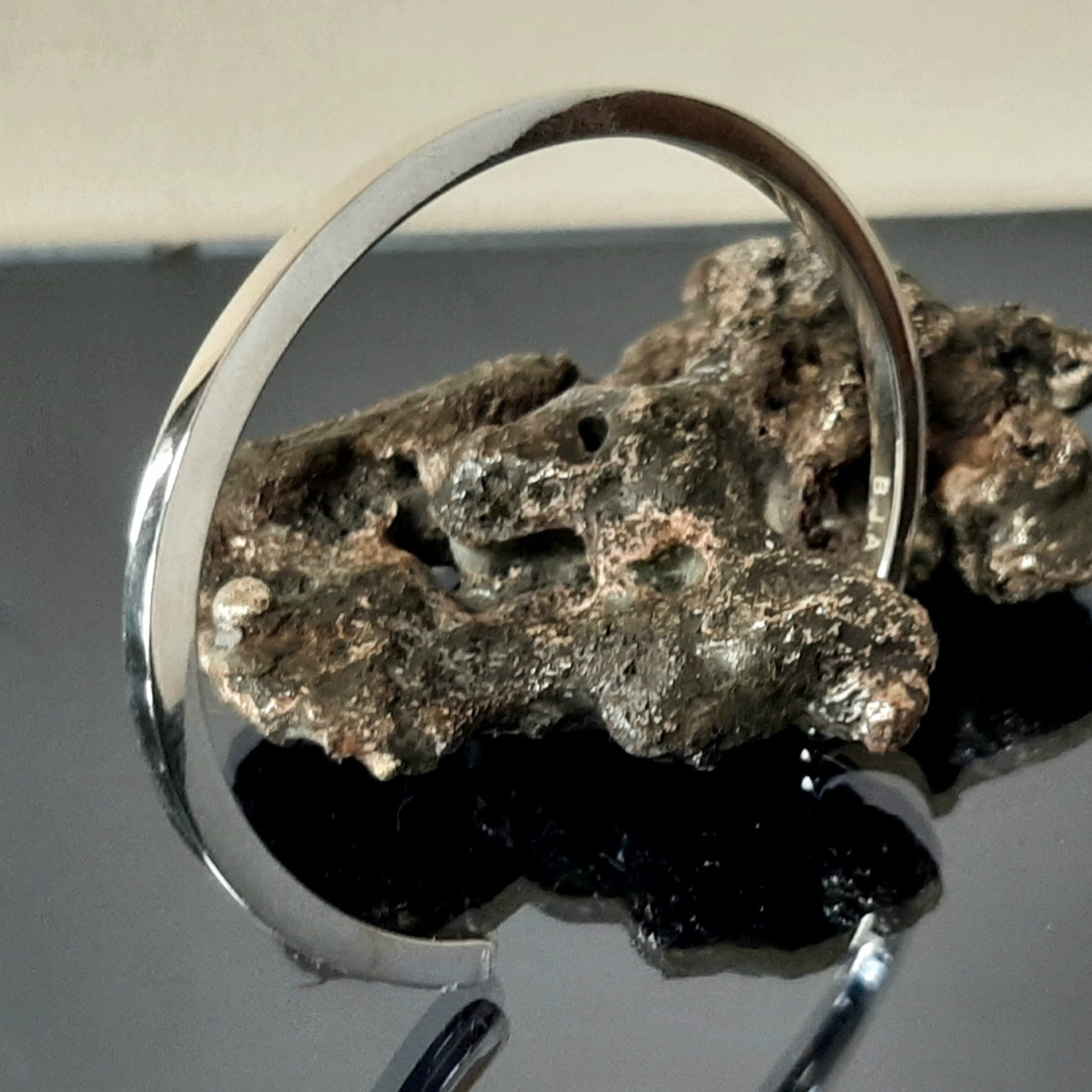 幾何学模様のスターリングシルバーのカフバングル：ミニマリストメンズ