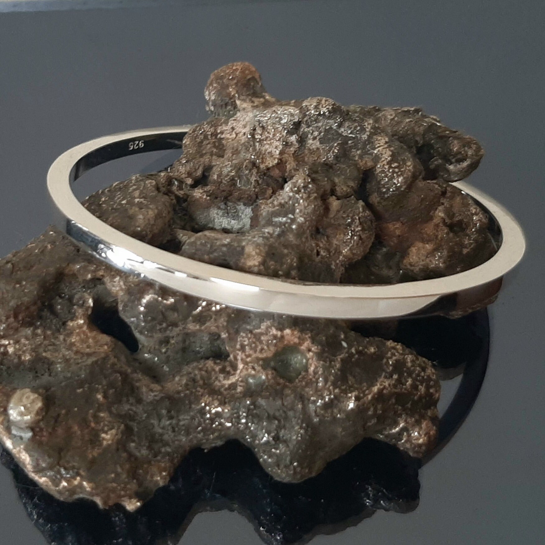 幾何学模様のスターリングシルバーのカフバングル：ミニマリストメンズ