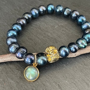 Fresh water Peacock Pearl Bracelet, Good luck bracelet, Labradorite bracelet, Elephant charm bracelet, Protection bracelet, Chakra bracelet
