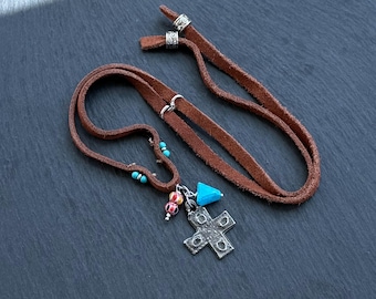 Boho Kreuz und Lederkette; Türkis; Handwerker Kreuz Anhänger; Glaube;Südwestern;Rustikal
