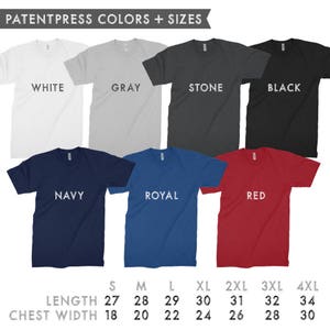 Puede incluir: Una tabla de tallas para camisetas con diferentes colores y tallas. Los colores son blanco, gris, piedra, negro, azul marino, azul real y rojo. Las tallas son S, M, L, XL, 2XL, 3XL y 4XL. La longitud y el ancho del pecho se indican en pulgadas.