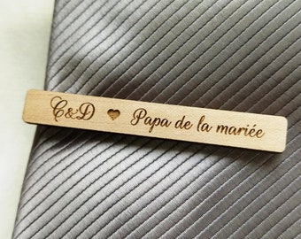 Alfiler de corbata de madera personalizado - texto / iniciales - Pin de camisa de traje de accesorio de hombre - Bautismo de boda de testigo de novio