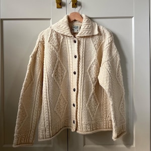Vintage Cable Knit Carraig Donn Aran Collared Fisherman’s Beige Cream Cardigan Sweater 100% Pure Wool Made in Ireland Size M