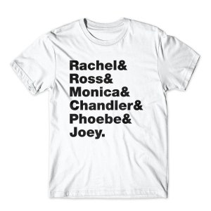 Op de afbeelding: Wit T-shirt met zwarte tekst die "Rachel & Ross & Monica & Chandler & Phoebe & Joey." luidt.