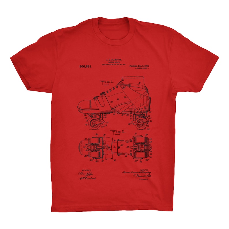 K&ouml;nnte beinhalten: Ein rotes T-Shirt mit einer Schwarzwei&szlig;illustration eines Rollschuhpatents. Die Patentnummer lautet 906.981. Das Patent ist f&uuml;r einen Rollschuh, der von J. L. Plumpire entworfen wurde und am 8. Dezember 1908 patentiert wurde.