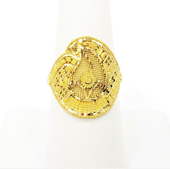 RARE PRINCE by CARAT SUTRA | Exclusive Classic Gold Signet Statement R –  caratsutra
