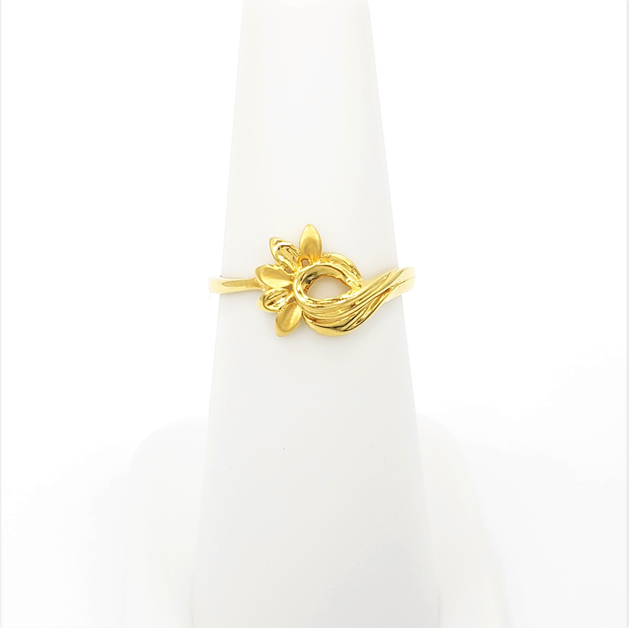 GOLD22k金。30.5gぐらいです。916番