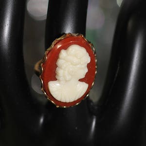 Antique Shell Cameo Ring Size (5 1/2)