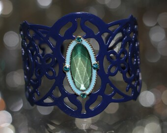 Pulseira azul com pedra natural peridoto