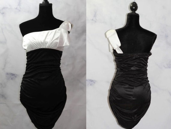 Vintage One Shoulder Black & White Formal Gown Pro