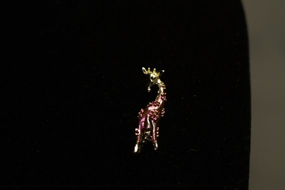 Giraffe Brooch
