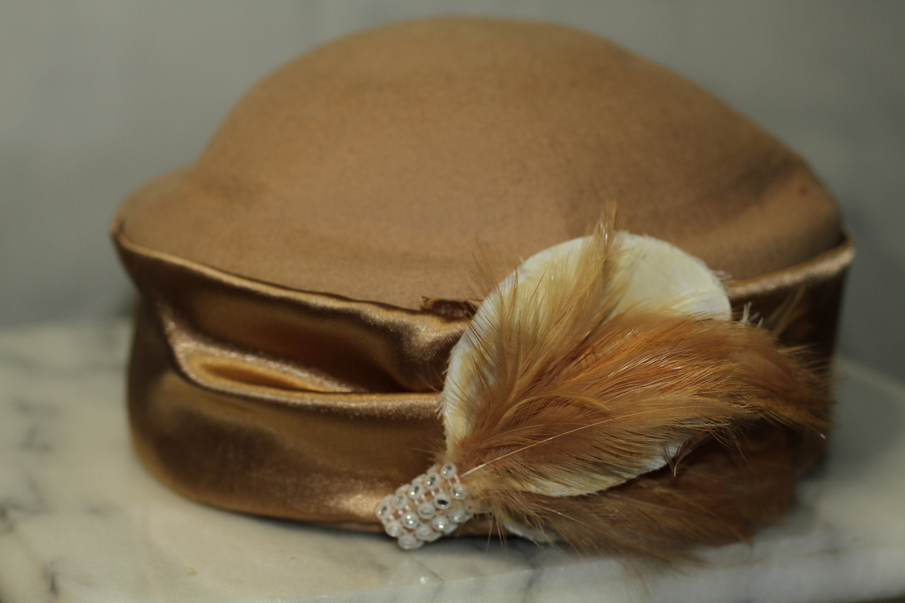Lily Lee Wool Tan & Gold Feathered Pillbox Hat (8) - Etsy  display picture 3