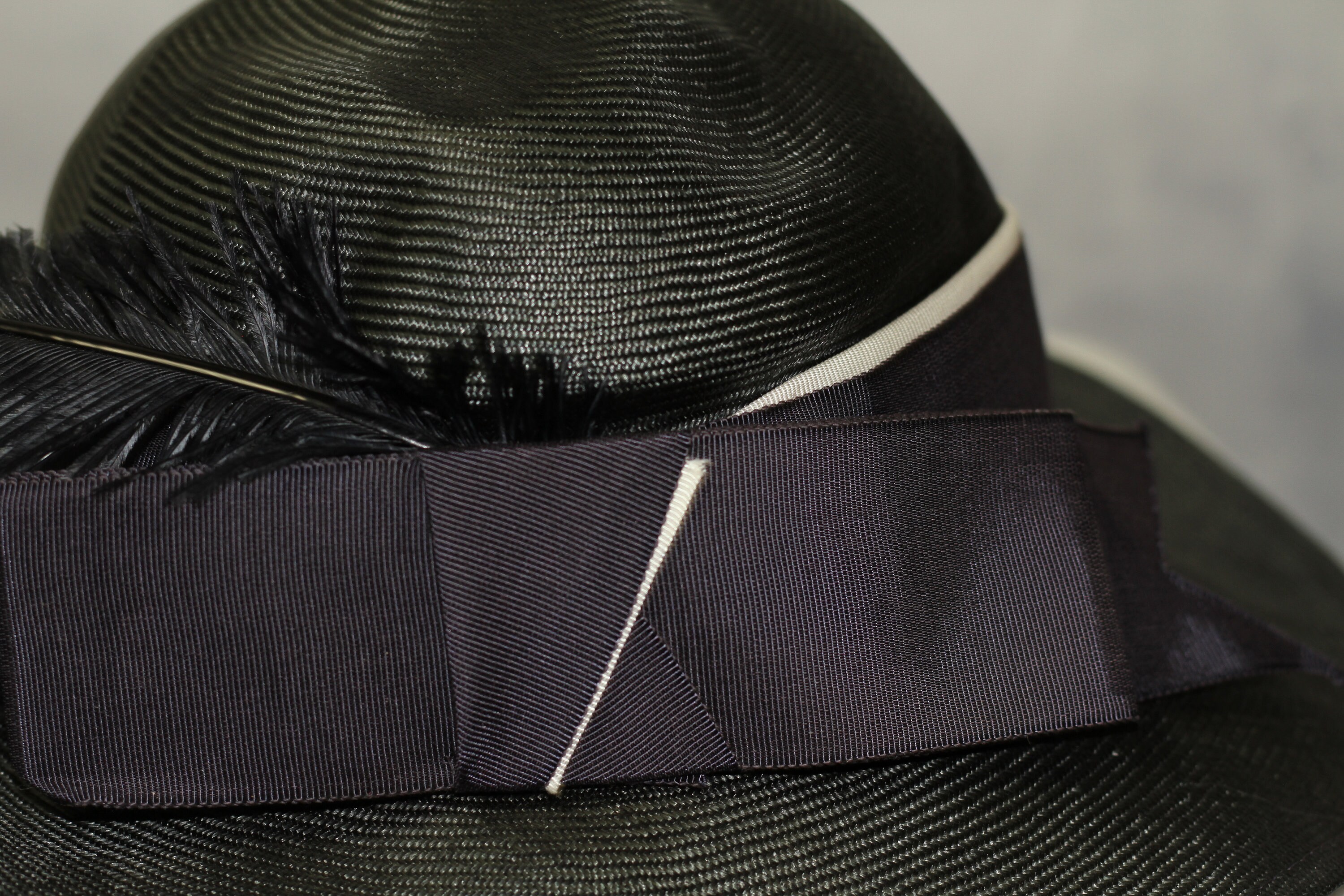 ADOLFO Green Wide Brim Feathered Hat (8) - Etsy display picture 1