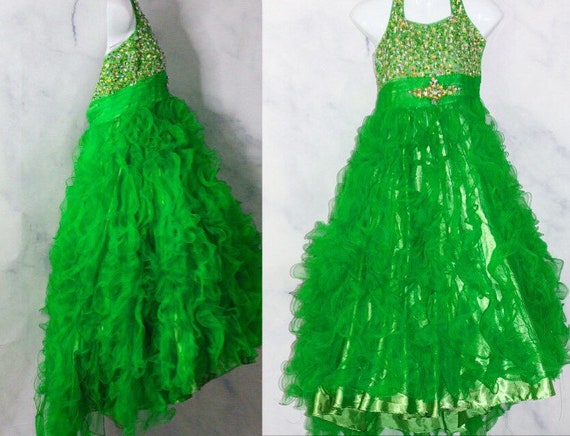Apple Green Gown (4k)