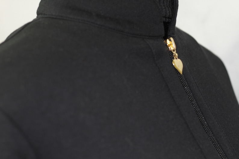 PS *Excellent Condition 90/'s Black Jacket with White Draw String Gold Accent
