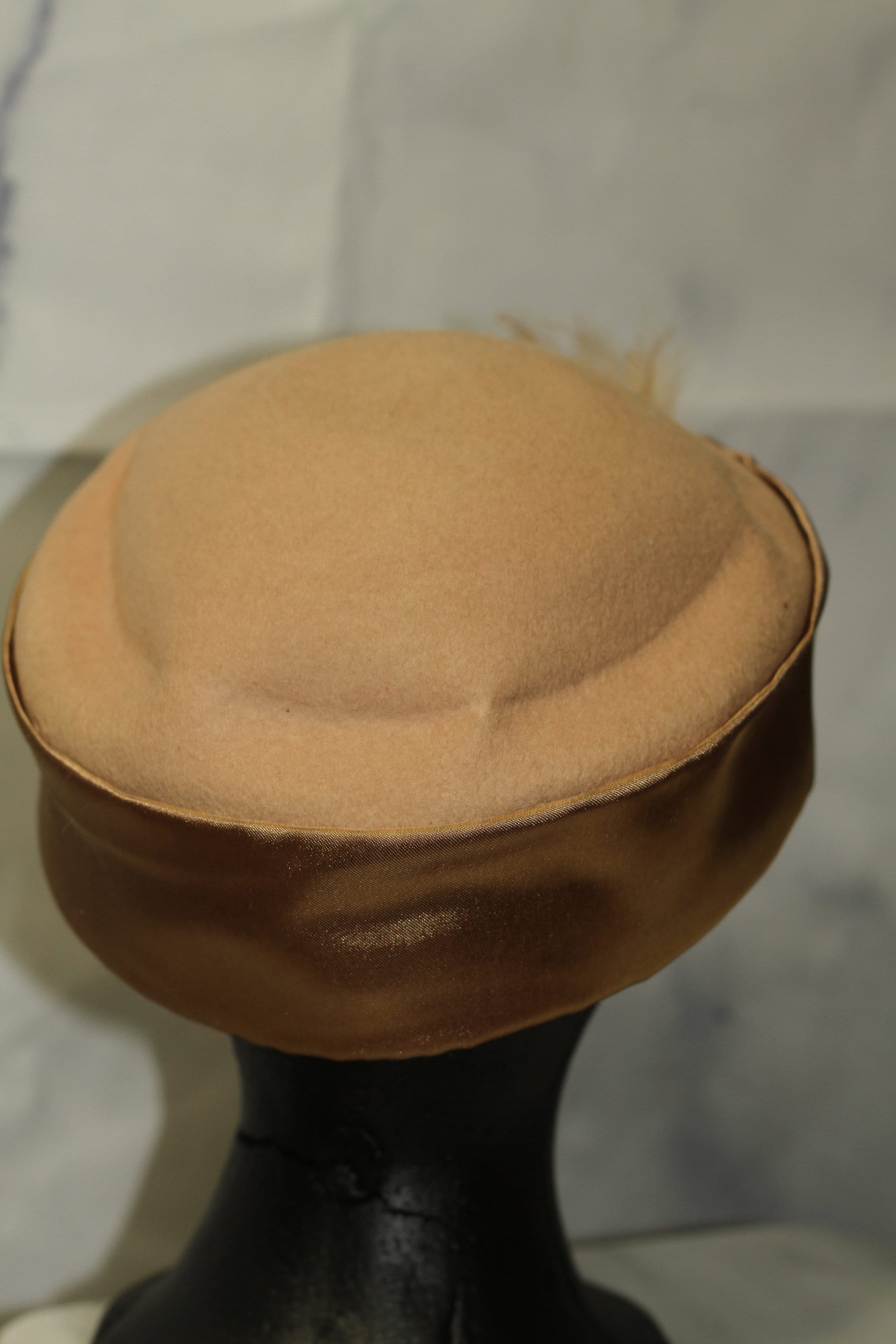 Lily Lee Wool Tan & Gold Feathered Pillbox Hat vintage “Designed by Lora” genuine mink fur pillbox/beret  main image 4