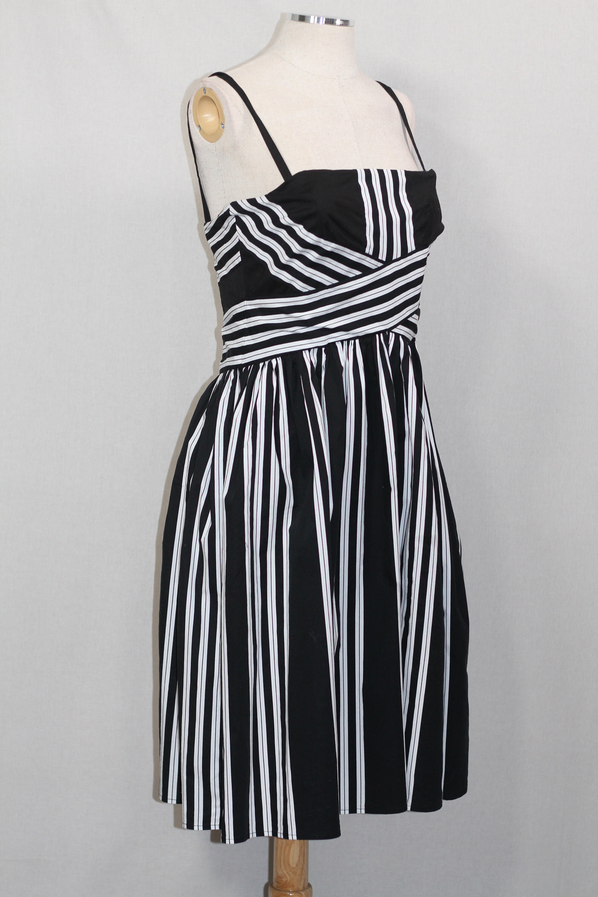 black and white striped dress 1950s Vintage Dresses for Women 50s Audrey Hepburn Rockabilly Swing Notched Lapel Retro 50's 60's Cocktail Tea Party Outfit Flare A-Line Wedding Prom Gown S : Clothing Perfect for any upscale occasion this summer The Beetle Juice Dress Stripes
