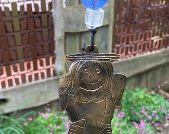 Campanello vintage con piccolo angelo ~ Arte da giardino fatta a mano