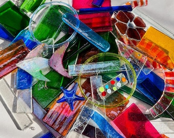 20 verschiedene Glasstücke // Buntes, gebohrtes Glas für Bastelarbeiten