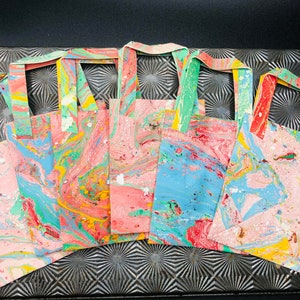 Zestaw 6 torebek imprezowych typu Tye Dye – małe torebki na prezenty, upominki itp. – ręcznie robione torby papierowe z Indii