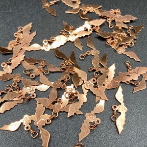 30 szt. ~ Tiny Bat Charm - Element składowy ~ DIY biżuteria / artykuły artystyczne ~ zestaw wyjątkowych metalowych żetonów z Tajlandii
