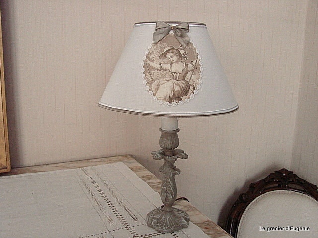 Lampe Bronze Patinée et Son Abat-Jour, Linge Ancien Médaillon Toile de Jouy