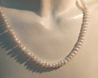 Classic necklace of irregular and flat natural pearls with 18Kt gold clasp
