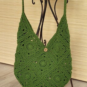 Grüne Tasche - Granny Square Tasche - gehäkelt - Schultertasche - Häkeltasche - Baumwolle Mix, Öko-tex 100 - Maschinenwäsche 30 Grad
